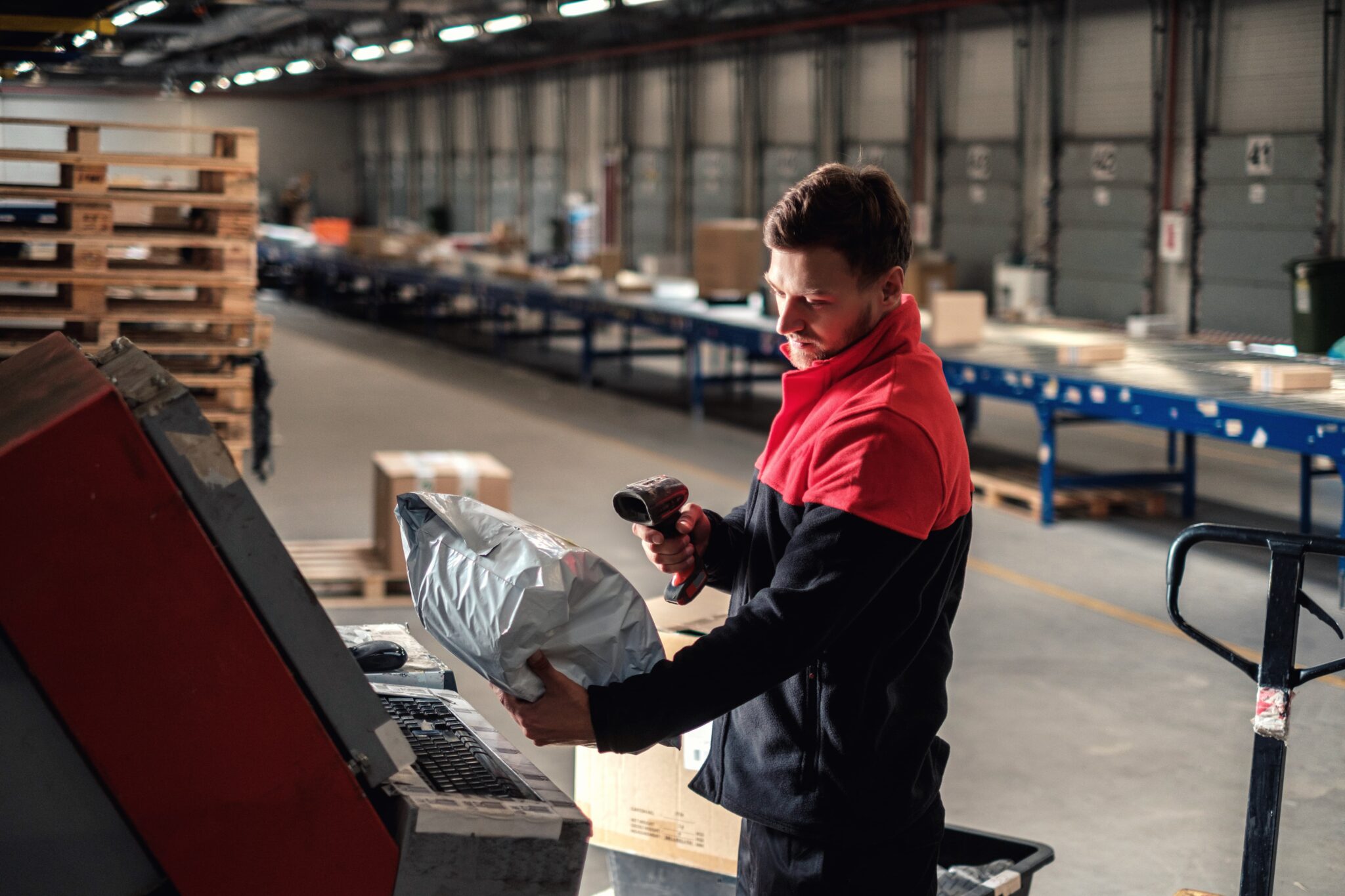 Emirat Handling & Fulfillment Gmbh & Co. Kg www.oklogistics.de